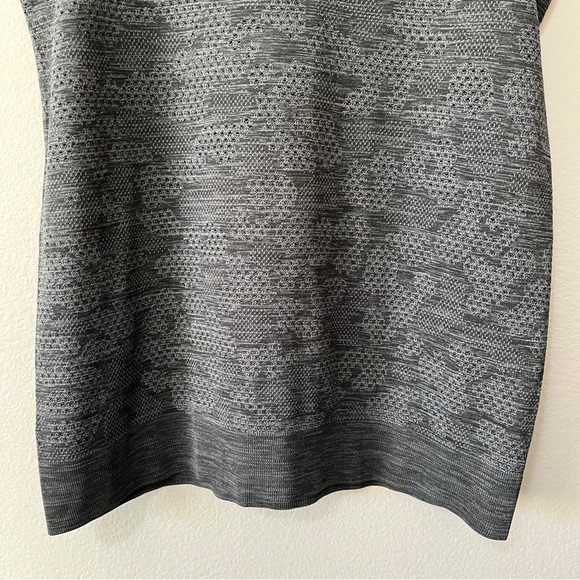 Lululemon Women’s Size 4 Breeze By Muscle Tank Polar Spots Titanium/Black Run - Picture 6 of 8